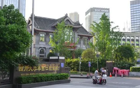 成都种植牙哪家医院比较好?排名比较靠前的口碑牙科医院揭晓!