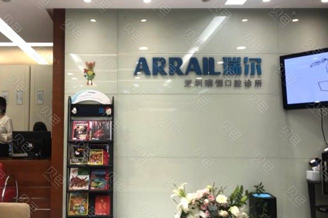 深圳后海商业区附近的种植牙医院哪家好？同步齿科稳居榜首专家案例价格表一览