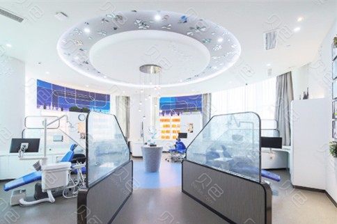 上海正大广场附近的口腔医院哪家好？代梦领先口腔医院案例价格表一览