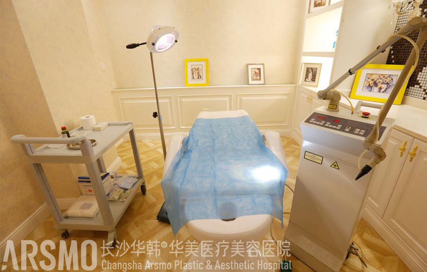 长沙激光去眼袋优惠价格均价公布(2024长沙激光去眼袋参考价为：19015元)