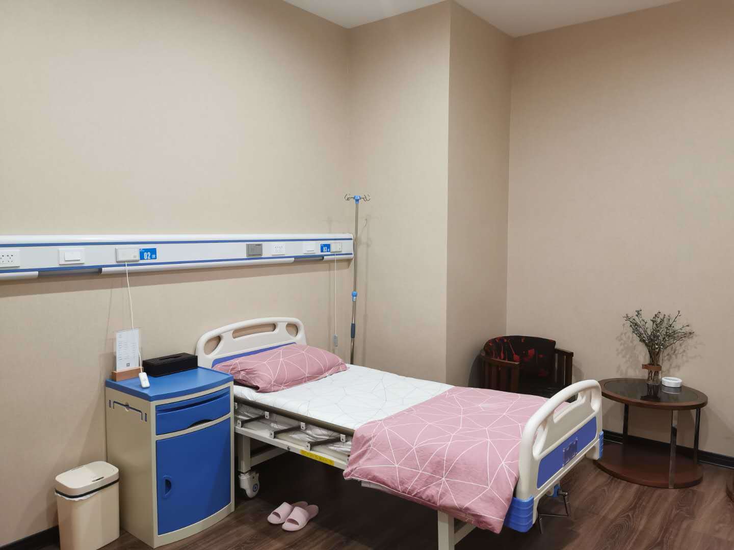 成都埋线双眼皮价格在线公布(2024成都埋线双眼皮参考价为：13504元)