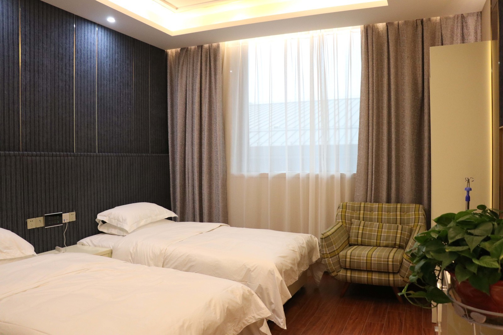 西安驼峰鼻矫正费用是多少呐(2024西安驼峰鼻矫正参考价为：43844元)