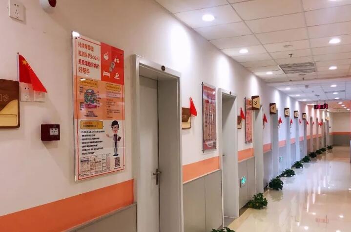 上饶维乐阳光口腔医院的医生有哪些？其中，杨唐文医生擅长牙齿矫正和根管治疗，尤其是牙齿矫正，技术娴熟。