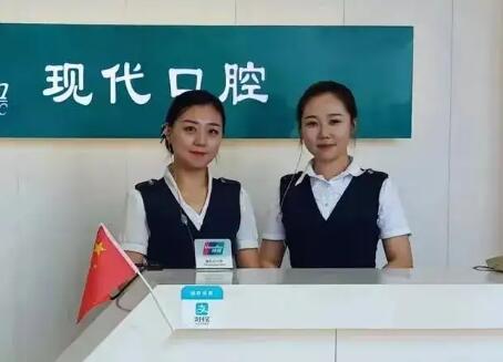丹阳现代口腔门诊部有哪些医生？其中谢彩芳医生擅长青少年早期矫正，尤其在该领域表现出色。