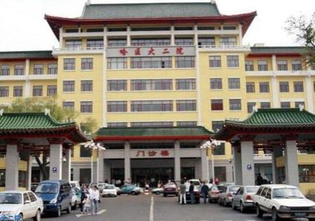 大庆蒋氏口腔医院有哪些医生？其中邹明医生擅长牙齿美白、阻生齿拔除，尤其以牙齿美白技术见长，结果显著。