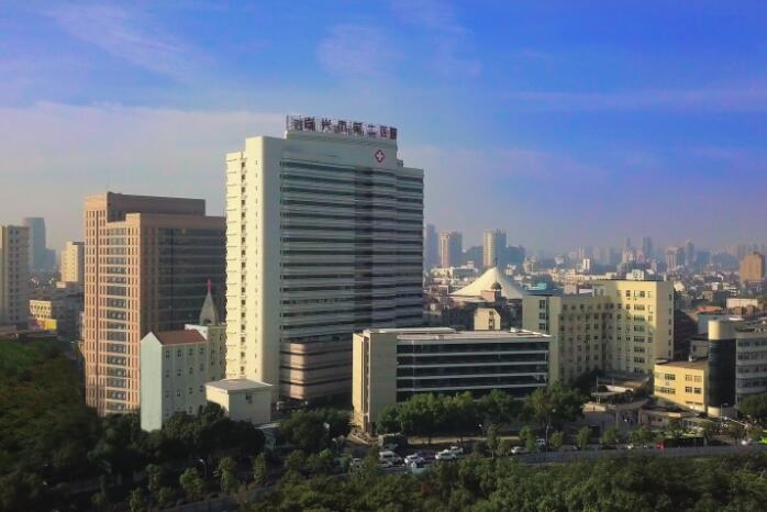 嘉兴超声波洗牙医院有哪些？嘉兴市第一医院叶萍口腔临床工作近20年