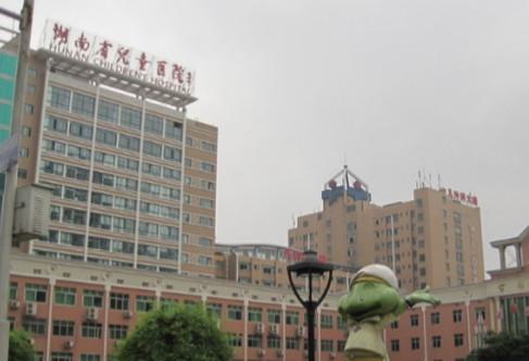 湖南省儿童医院牙科哪个医生好点？杨鸯擅长儿童龋齿等调节