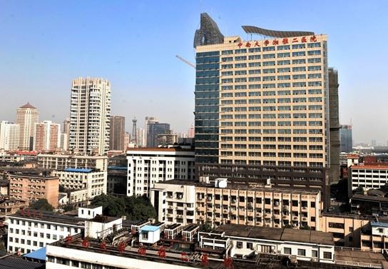 郴州市三医院正畸怎么样？位于综合大楼的6楼，14台豪华牙科综合调节椅