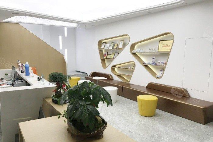 南京合一齿科(绿岛华庭店)友评价是否满意？友普遍表示非常满意，服务，环境优雅。