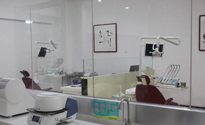 东营欢乐口腔医院与东营同泰口腔医院对比：哪家医院的综合实力更胜一筹？