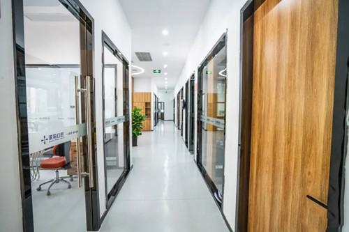 福建地区口腔医院排名前十，泉州柏德口腔烤瓷牙项目值得信赖与推荐
