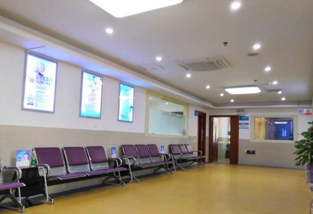 阳江华康口腔医院与阳江万达口腔门诊部对比：综合实力与医生团队评析，哪家更胜一筹？