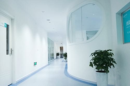 襄阳号尔口腔门诊部有哪些医生？其中杨震医生擅长韩国奥齿泰Osstem与德国IC项目，尤其精通韩国奥齿泰Osstem。