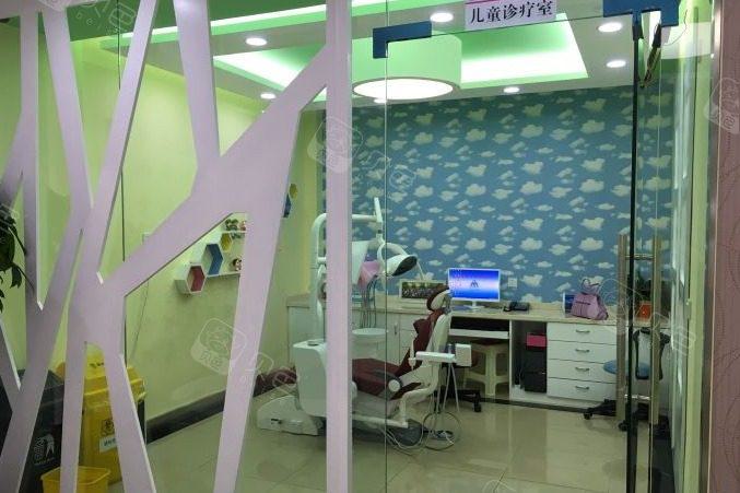 宜宾艾尚唐牙科门诊部与宜宾喜牙口腔门诊部对比：综合实力与医生团队评测哪家更优？