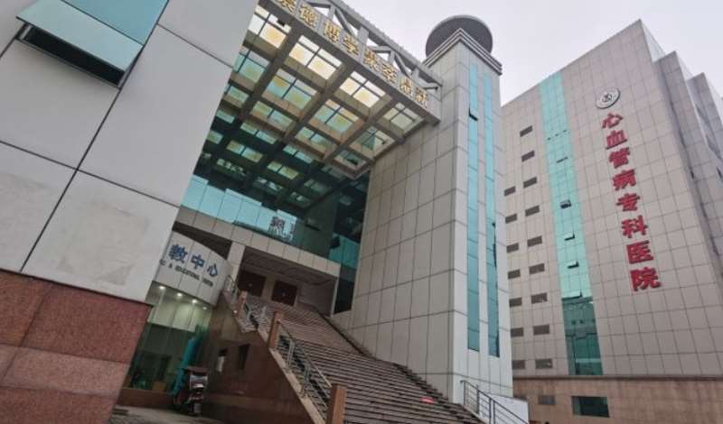 重庆华美整形外科眼部整形收费价格表，眼综合：4125\眼窝凹陷修复：4146起