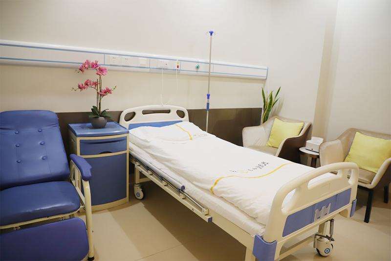 重庆郑荃丽格青春皮肤美容收费价格表，去颊脂垫：561\去红血丝：613起