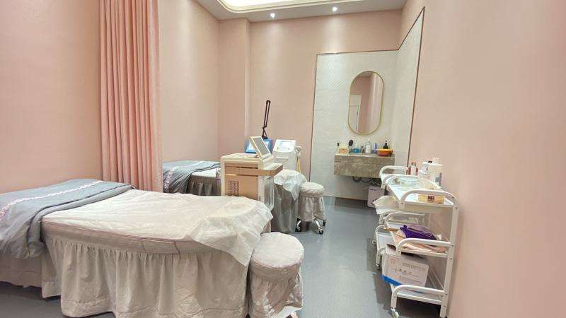 福州格莱美美容皮肤美容收费价格表，去红血丝：595\假体植入矫正法令纹：942起