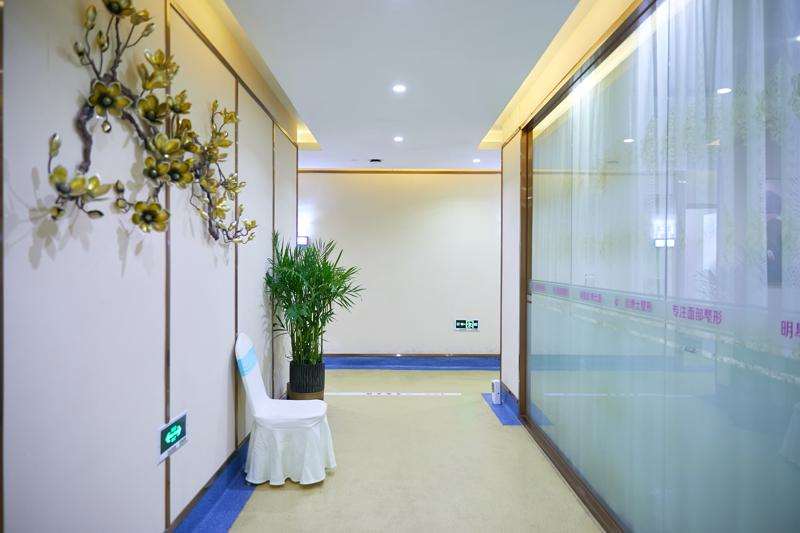 厦门欧菲面部轮廓收费价目表，下颌角：2120\瘦脸：3691起
