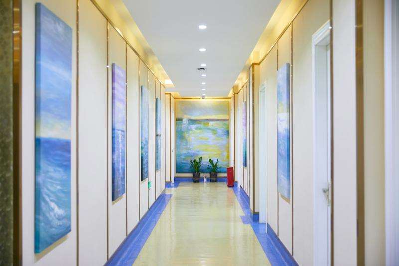 厦门欧菲面部轮廓收费价格表，下颌角磨削术：490\下巴修复：1493起