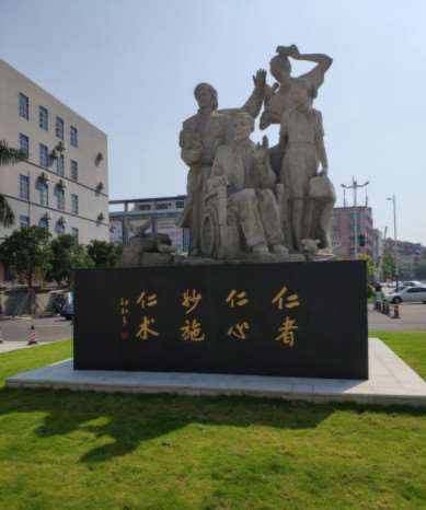 东莞时光美容眼部整形收费价目表，眼皮下垂矫正：1158\卧蚕：937起
