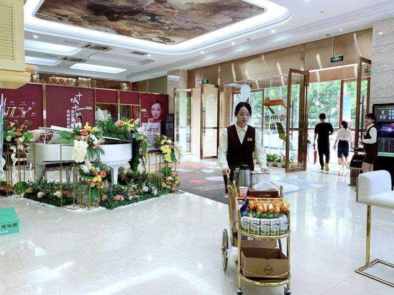 东莞艾莱美皮肤美容收费价格表，去色素：270\去红血丝：591起