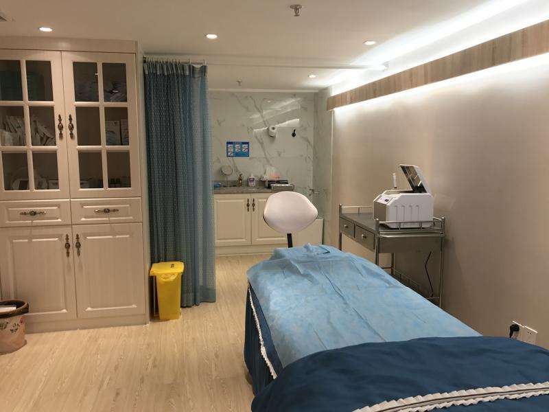 东莞眼部整形收费价目表，眼窝凹陷修复：278\眼睑松弛修复：220起