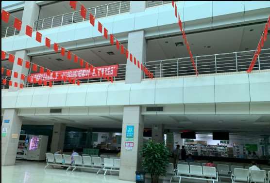 佛山第二人民医院口腔整形收费价格表，种植牙：2833\牙齿种植：4382起