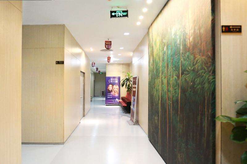 广州华美美体塑形收费价格表，瘦肩：46\腹壁整形：1548起