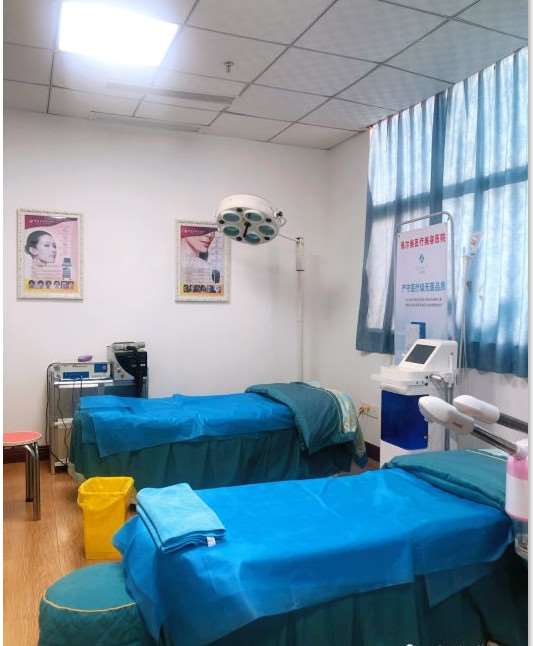 惠州市惠城区刘本清医疗美容诊所眼部整形收费价目表，眼综合：4101\卧蚕：1100起