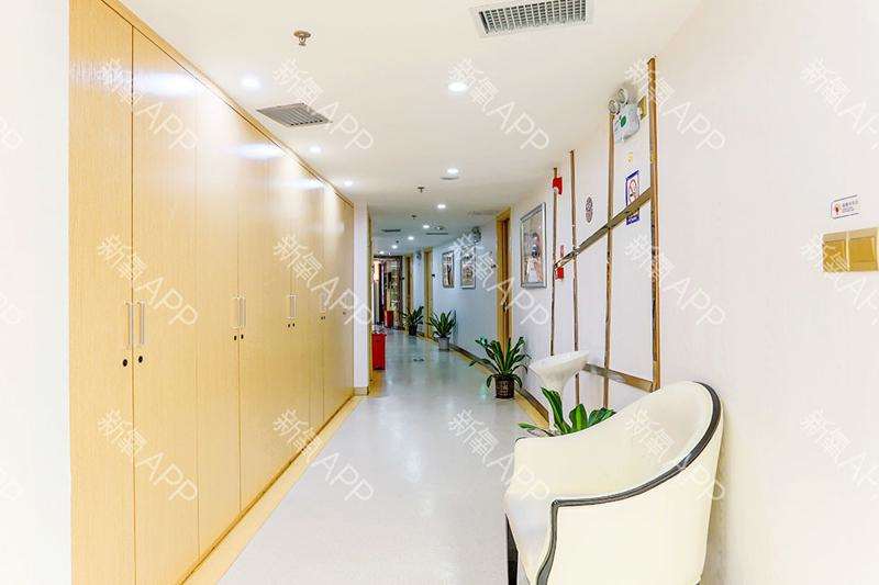深圳口唇整形收费价目表，去露龈：4253\厚唇组织切除术：4263起