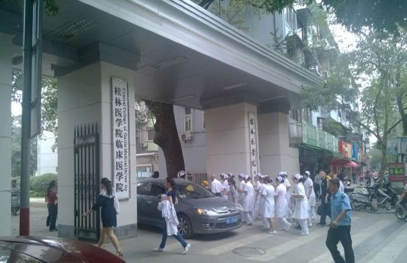 桂林口腔整形收费价目表，牙贴面：353\牙齿缺损修复：1774起