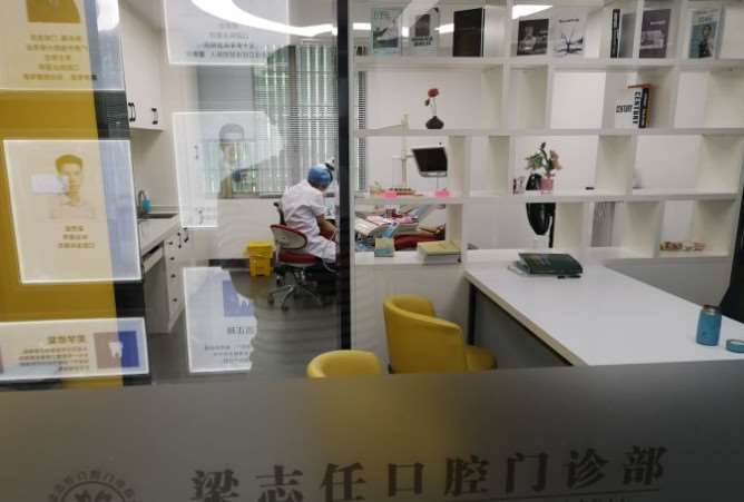 贺州微笑口腔医疗钟山微笑口腔整形收费价格表，牙齿种植：1573\牙齿矫正：74起