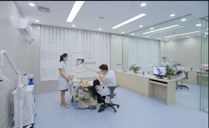 贺州微笑口腔医疗钟山微笑口腔整形收费价目表，牙齿种植：1565\突嘴矫正：4322起