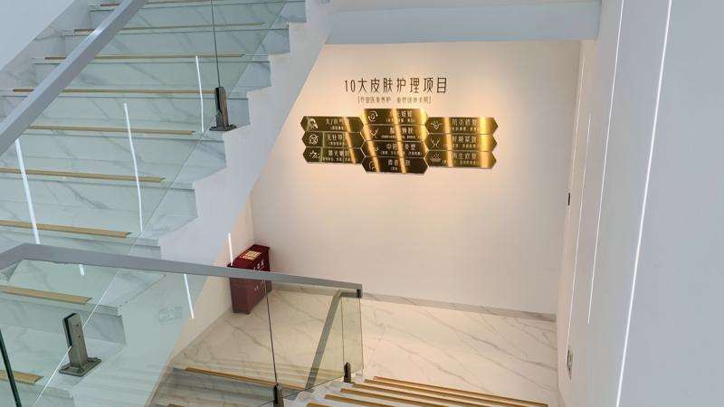 贵阳美贝尔美体塑形收费价格表，注射塑形：4373\溶脂瘦背：2213起