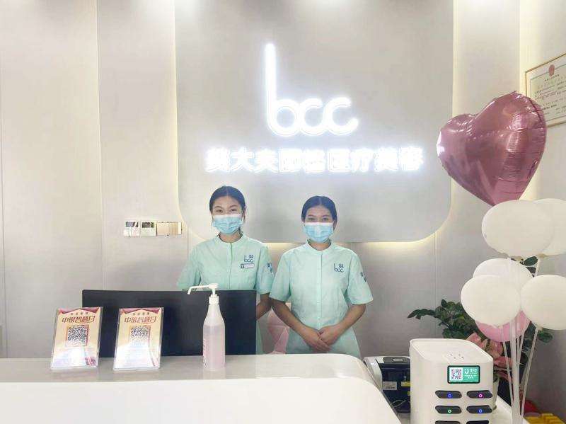 三亚福音妇产医院玻尿酸收费价格表，玻尿酸塑形：2464\玻尿酸抗衰：2053起