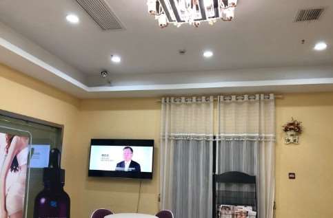 武汉皮肤美容收费价目表，治疗痤疮：4001\收缩毛孔：3788起