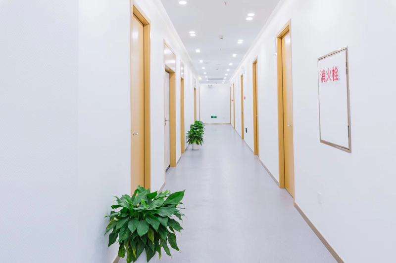武汉乐美医疗美容美体塑形收费价格表，臀部整形：4005\腿型矫正：4376起