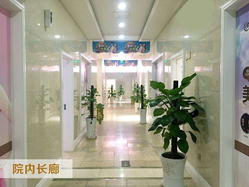 包头吴姝华美眼部整形收费价目表，眼睑矫正：27\纹眼线：4344起
