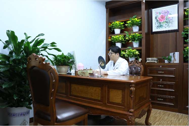南京眼部整形收费价目表，眼综合：4514\眼角提升：1164起