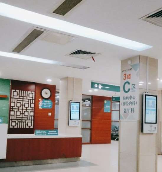 南京儿童医院眼部整形收费价格表，眼窝凹陷修复：4177\眼部多项：1876起