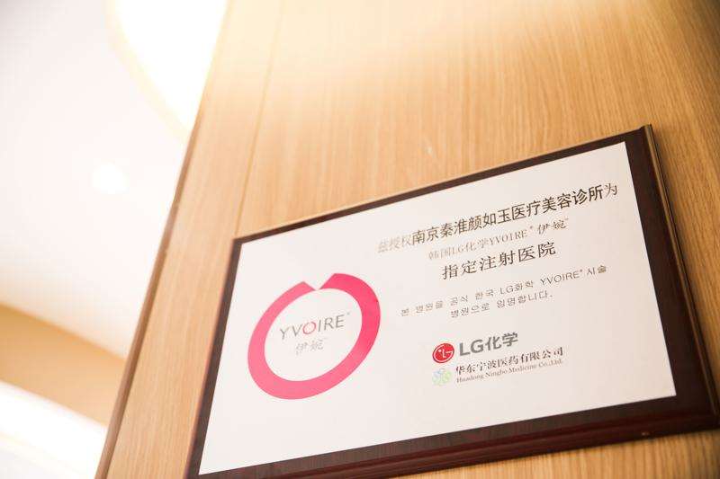 南京鼻部整形收费价格表，酒糟鼻治疗：2108\鼻小柱短宽矫正术：2477起