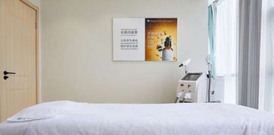 南京维多利亚美容鼻部整形收费价目表，鼻尖整形：951\酒糟鼻治疗：4239起