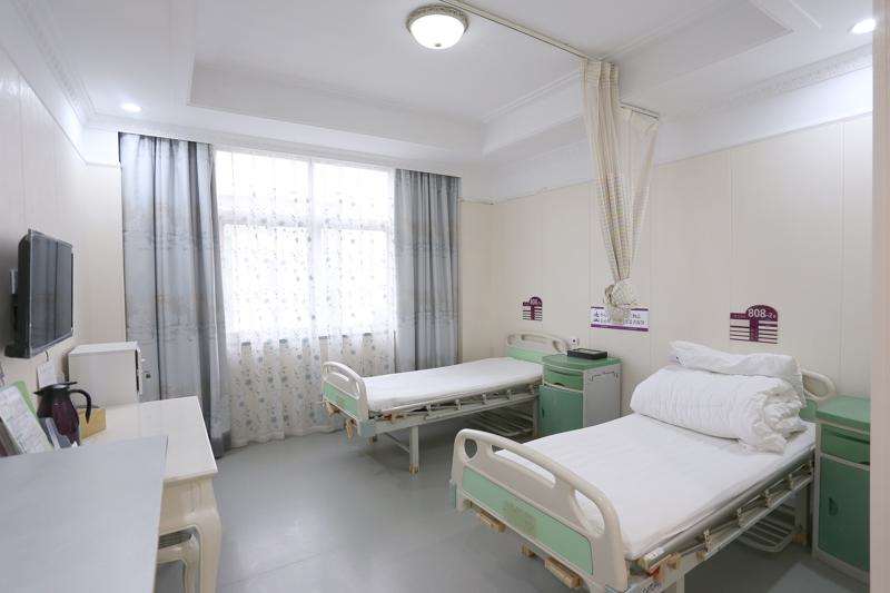 苏州维多利亚耳部整形收费价目表，外耳再造：2735\耳再造：1799起