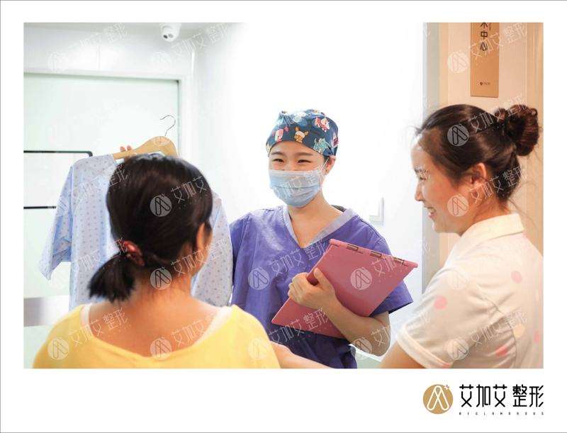大连艾加艾皮肤美容收费价格表，注射除皱：2853\去皱纹：58起