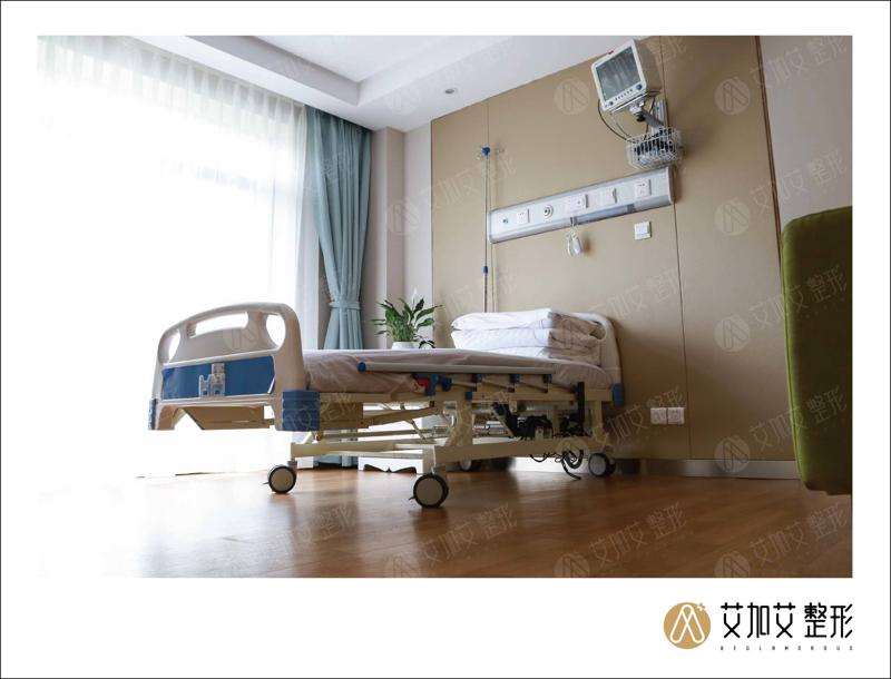 大连胸部整形收费价目表，胸型美化：818\胸部修复：1701起