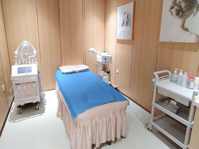 沈阳鼻部整形收费价目表，蒜头鼻治疗：2525\垫鼻基底：935起
