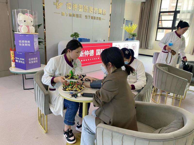 汉中谭宏涛眼部整形收费价格表，眼窝：84\消除肿眼泡：301起