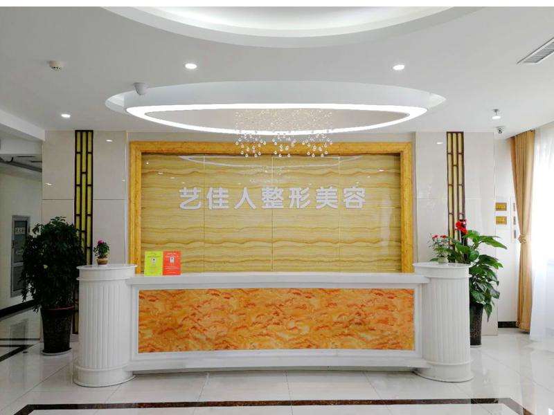 济南眼部整形收费价目表，眼窝凹陷修复：4412\眼角修复手术：3717起