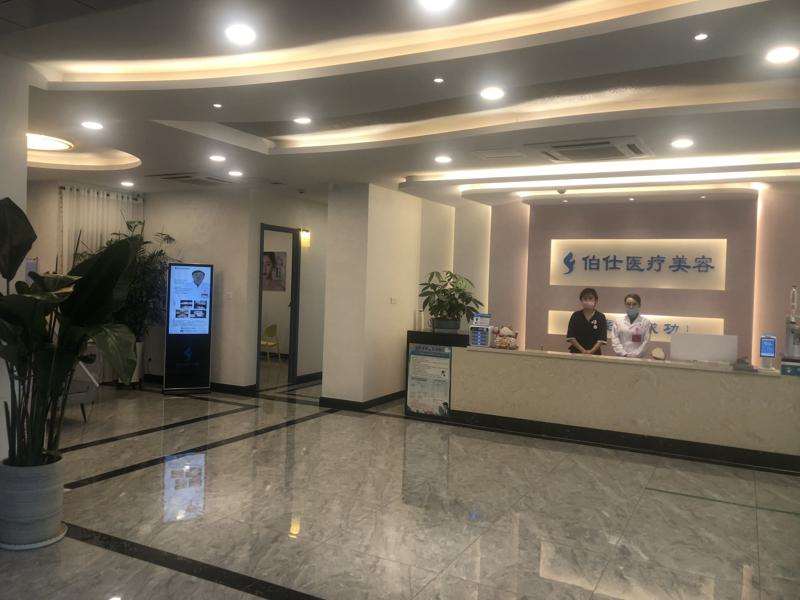 烟台鼻部整形收费价格表，鼻尖整形：3673\蒜头鼻治疗：3827起