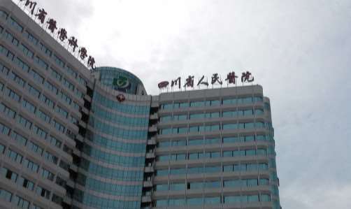 成都眼部整形收费价目表，眼皮下垂矫正：4596\眼角提升：1766起